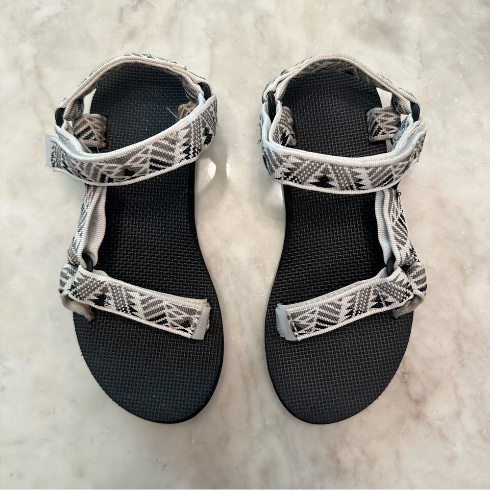Teva Original Universal Classics: Boomerang White / Grey size 7